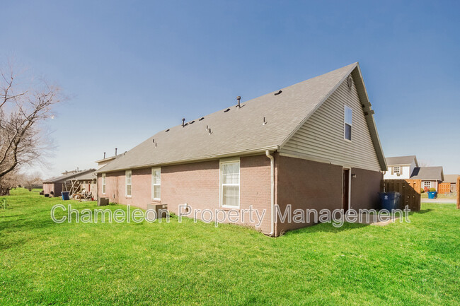 Building Photo - 3407 SW Victoria Pl