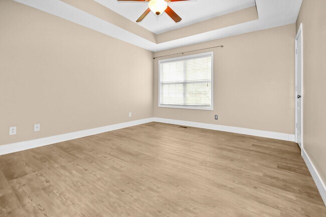 Building Photo - Pet Friendly Three Bedroom!
