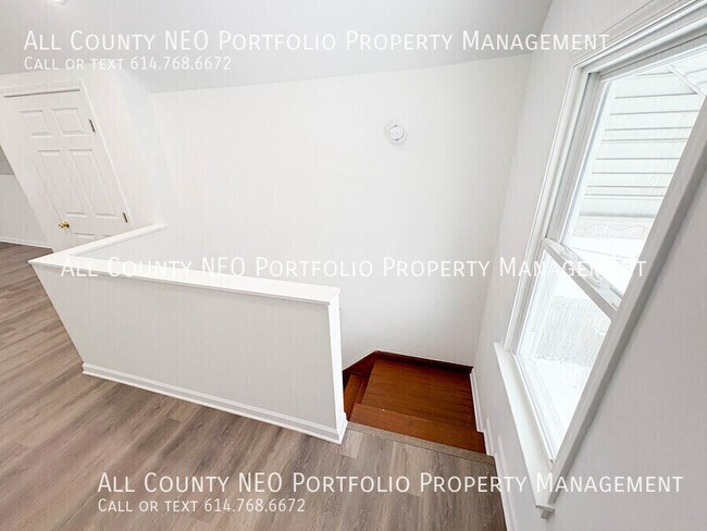 Building Photo - 1463 E Whittier St