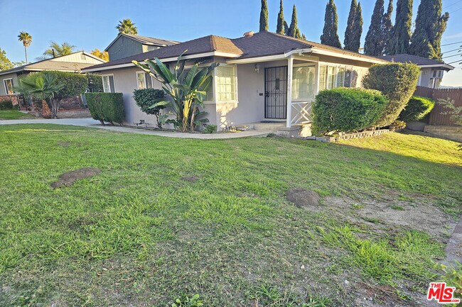 Building Photo - 9966 Glencrest Cir