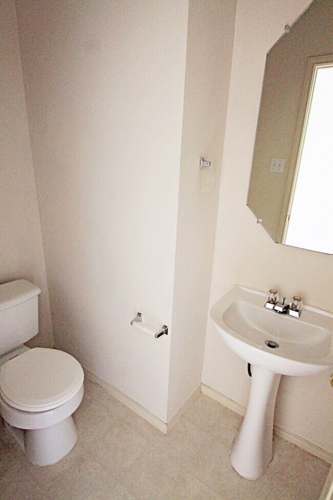 Building Photo - South Austin Home w/ Kitchen Island, Vaulted Ceilings & Mature Trees