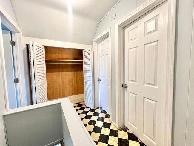 Building Photo - 140 Ferry St