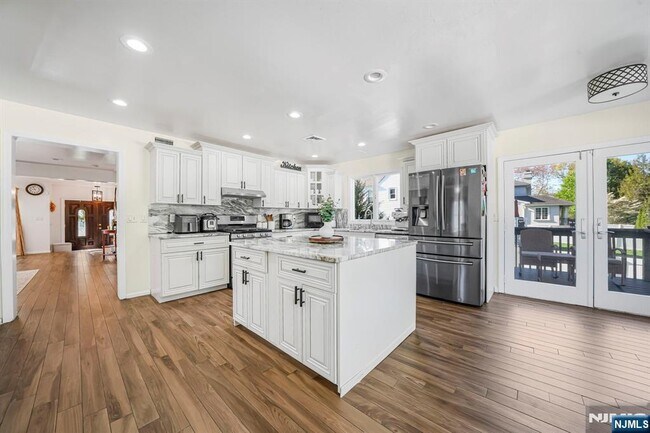 Building Photo - 405 Burnet Pl