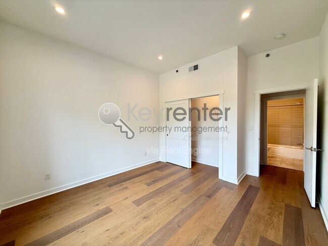 Building Photo - 411 Fairpoint St