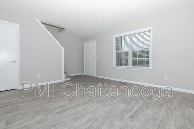 Building Photo - 17 Fernwood Dr