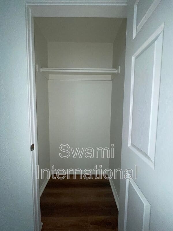 Building Photo - 1733 1/2 E. 63rd St.