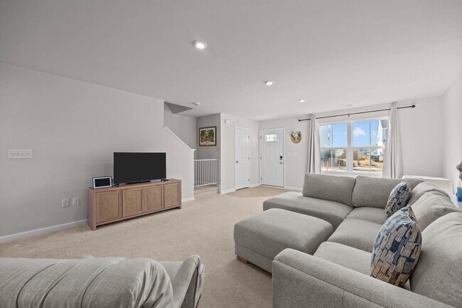 Building Photo - 160 Day Song Ct