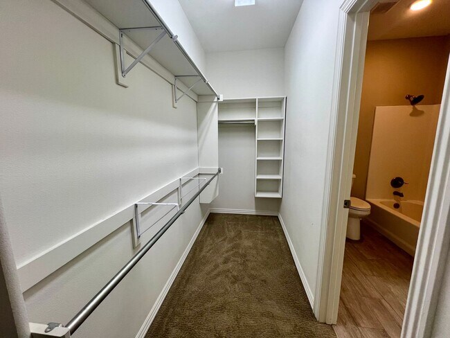 Building Photo - 9916 Landry Dr