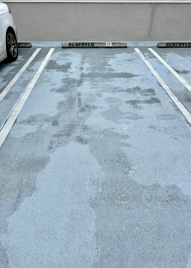 Building Photo - 200 NE 2nd Ave