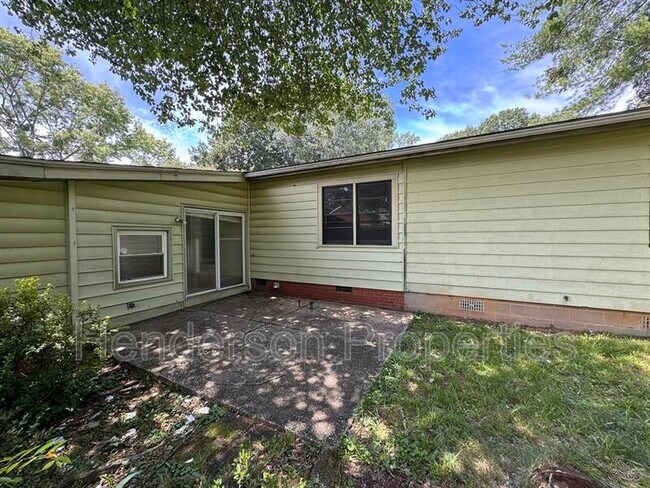 Building Photo - 634 N Kelly St