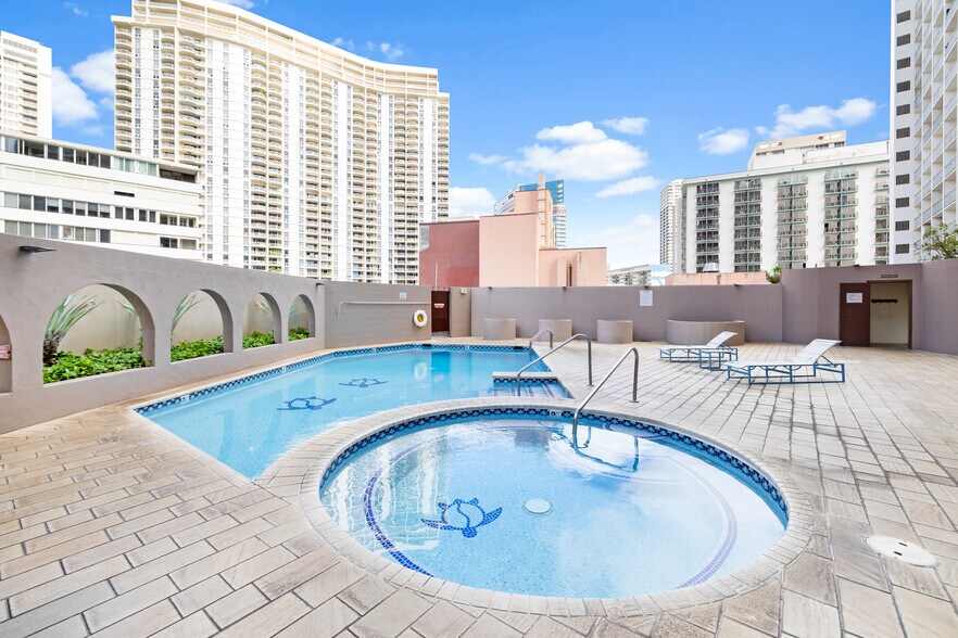 Building Photo - 1910 Ala Moana Blvd