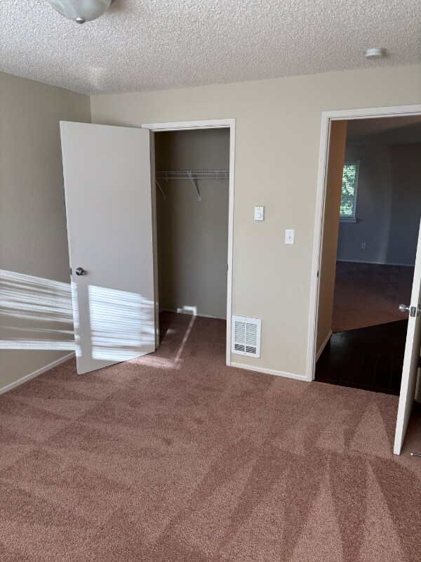 Building Photo - 1626 Kent Des Moines Rd