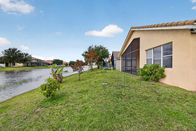 Building Photo - 2237 Newport Isles Blvd