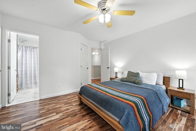 Building Photo - 9571 Basilwood Dr