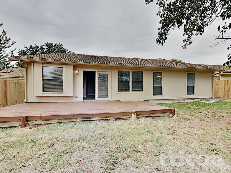 Building Photo - 7421 Ridge Rd W