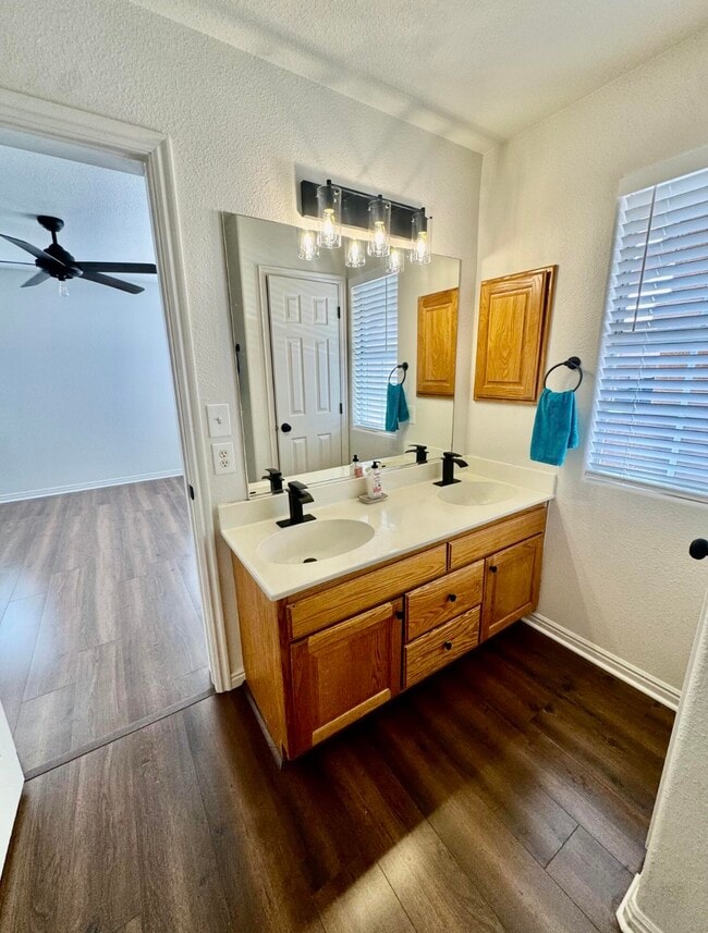 Building Photo - 1122 E 300 S