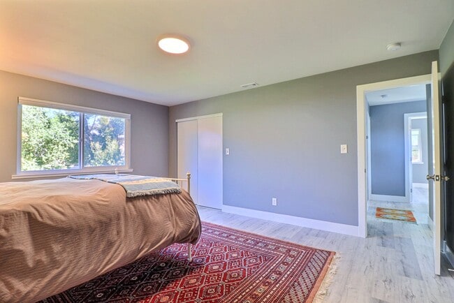 Building Photo - Stunning East Richmond Heights Home!