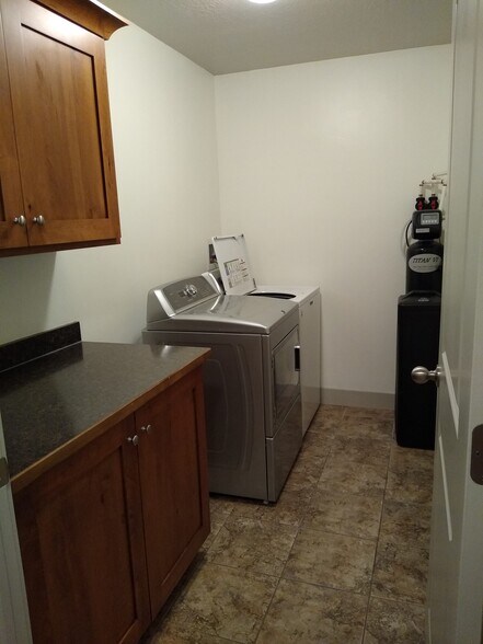 Laundry - 1045 S 1700 W