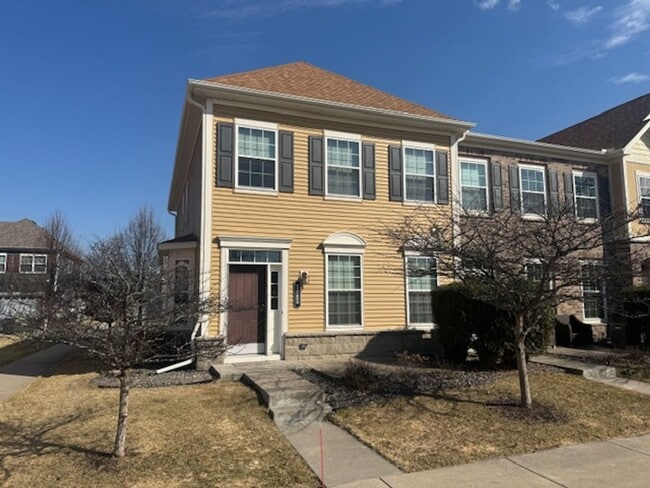 Building Photo - Spacious 3Br/2.5Ba TH w/2 CG in Maple Grove!