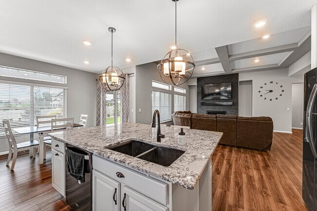 Building Photo - $4,795.00, 5 bed, 3.5 bath located in Denver.