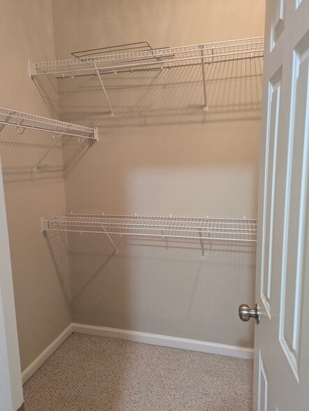 Walk-in Closet - 2480 Oak Hill Dr