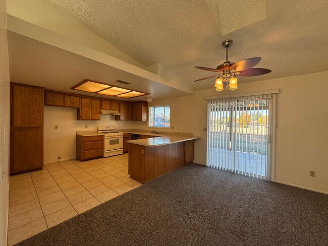 Building Photo - Home off the Green Tree Golf Course