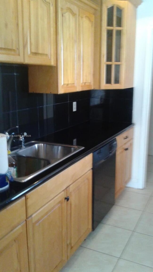 Building Photo - 728 SW 73rd Ave