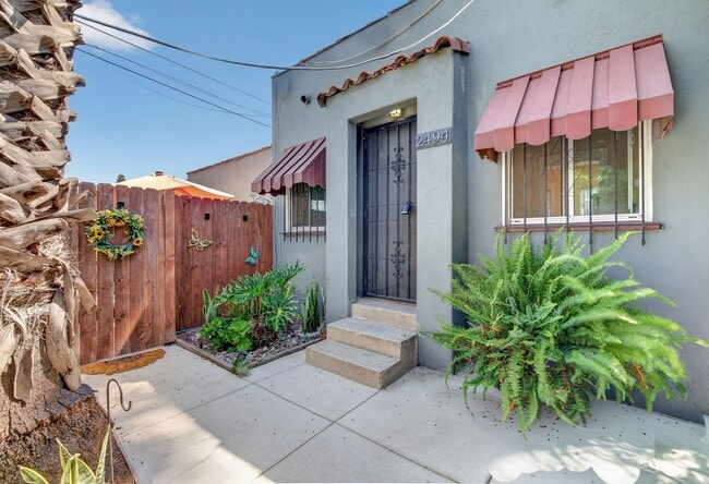 Building Photo - 2492-2498 Pasadena Avenue