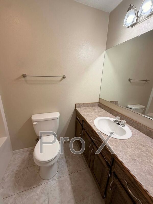 Building Photo - 1603 Annie Baxter Ave