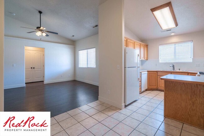 Building Photo - Spacious 3 Bedroom Home in Ivins! MOVE IN ...