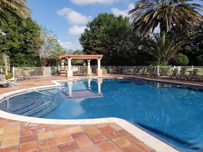 Building Photo - 520 Florida Club Blvd