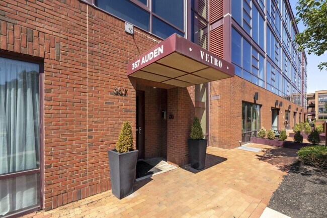 Building Photo - 367 Auden Ave
