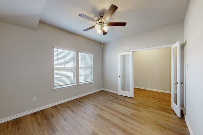 Building Photo - 3 Bedroom 2 bath with Home Office and 2 ca...