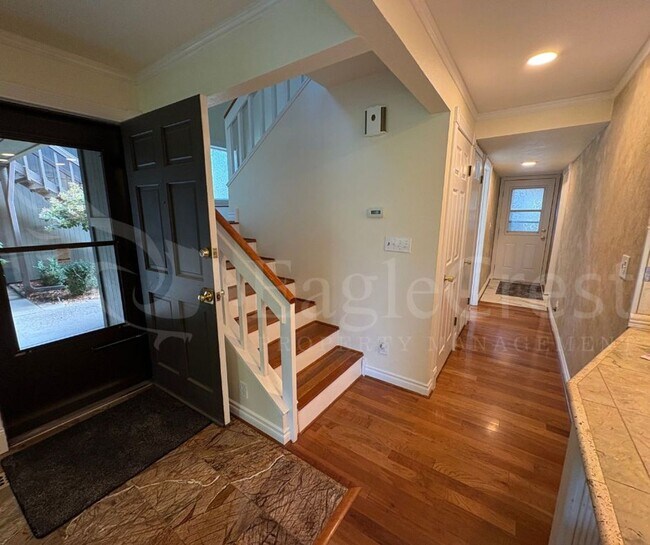 Building Photo - *2nd Month Rent Free* 3 Bedroom Townhome Near Country Club Golf Course