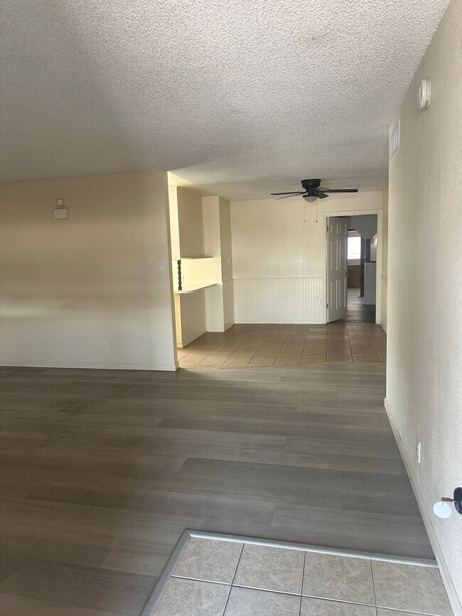 Building Photo - 4 bedroom Rental