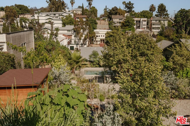 Building Photo - 1097 W Kensington Rd