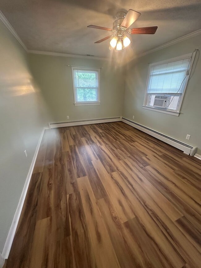 Building Photo - 3 BR 1.5 Bath brick rancher on 2 acres in Fairfield