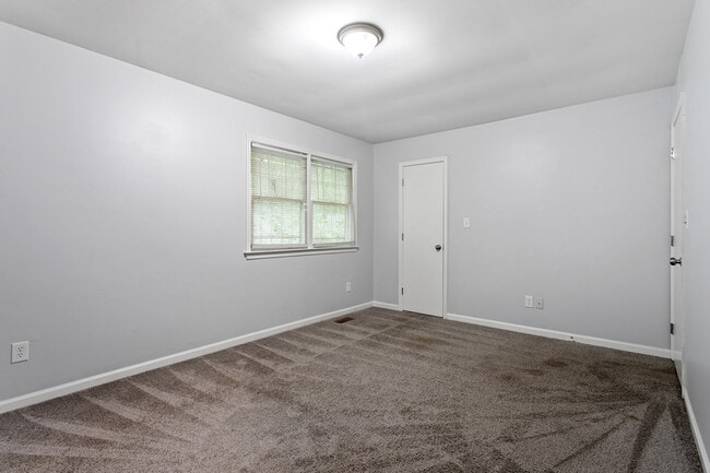 Building Photo - 839 Dalewood Dr