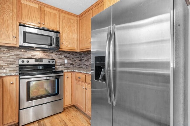 Building Photo - 313 Arrowood St SE