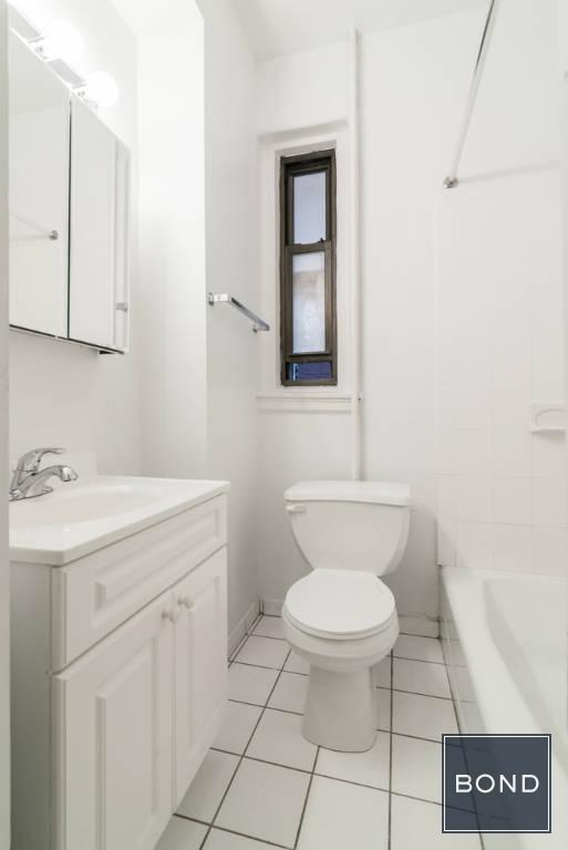 Building Photo - 419 E 73rd St