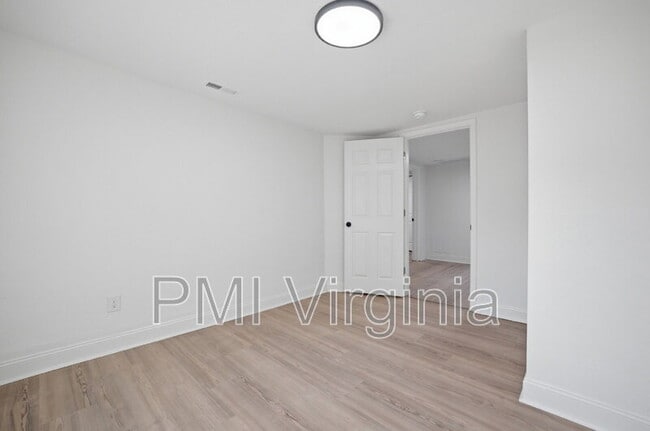 Building Photo - 307 N 4th St