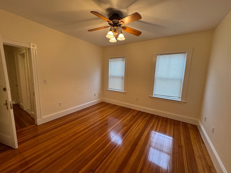 Building Photo - 163 Belmont St