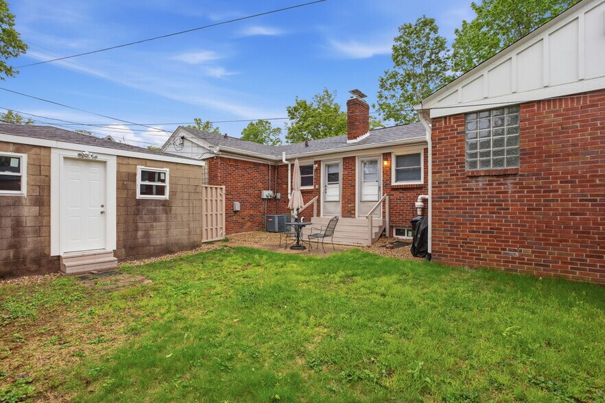 Building Photo - 4612 Rookwood Ave