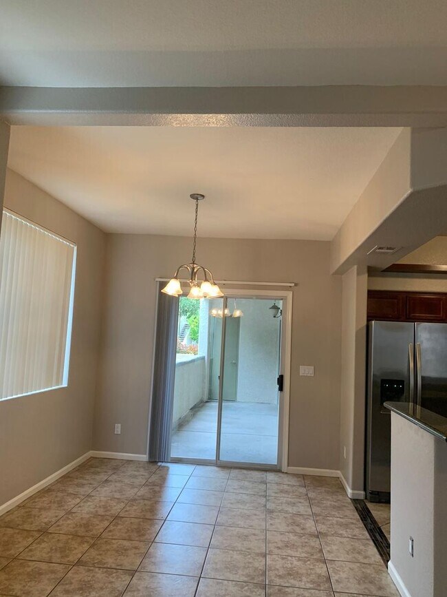 Building Photo - Beautiful 3 bedroom Condo in Summerlin- 2 weeks Free!!