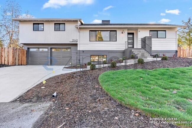 Building Photo - 7640 SW Whitford Dr