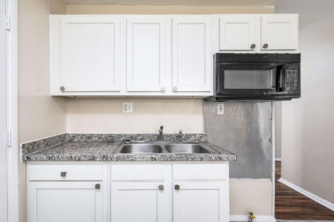 Building Photo - 11079 Jewett Ave