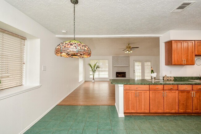 Building Photo - 3315 Honey Creek Dr