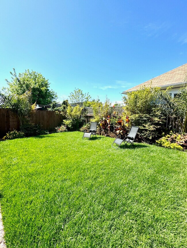 Building Photo - 5715 Genoa St