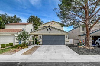 Building Photo - 3 bedroom home with pool!!