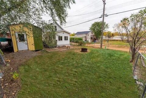 Building Photo - 116 Morse St N